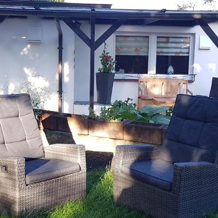 Bungalow An Der Tanne Mit Uberdachter Terrasse Düsseldorf Exteriör bild