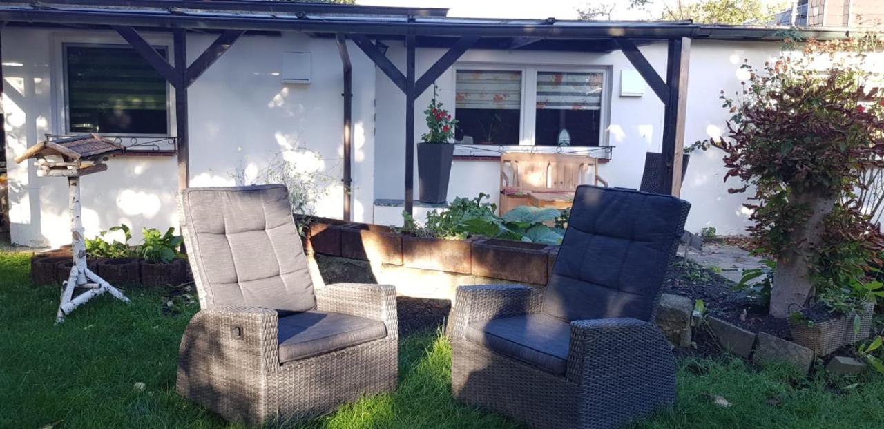 Bungalow An Der Tanne Mit Uberdachter Terrasse Düsseldorf Exteriör bild